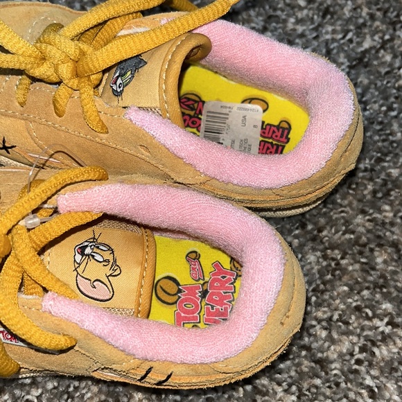 Tom and Jerry Reebok - Picture 6 of 6